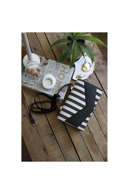 Kadın Siyah Keten Çizgi Dokulu Zarf Tutma Saplı Omuz Çantası