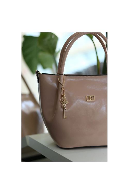 Pudra Deri Gold Aksesuar Maskotlu Omuz Çantası