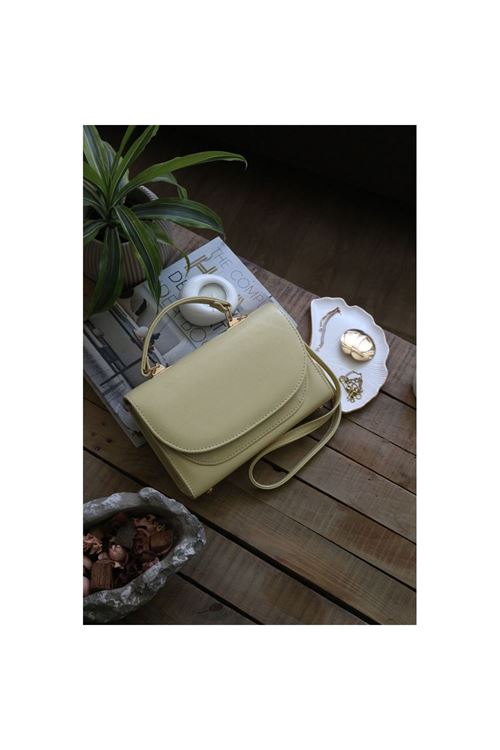 Kadın Sarı Oval Kapak Detaylı Askılı Omuz Çantası