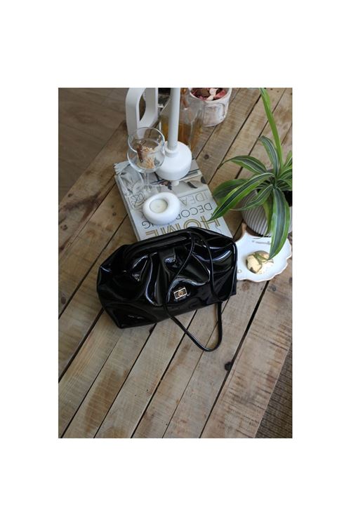 Kadın Siyah Rugan Aksesuarlı Bohça Form Omuz Çantası