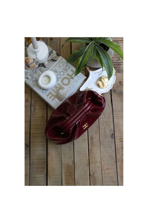 Kadın Bordo Rugan Aksesuarlı Bohça Form Omuz Çantası