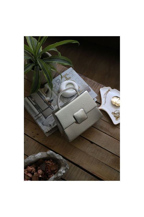 Silver Parlak Kare Tokalı Taş Tutma Saplı El Çantası