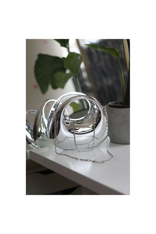 Kadın Silver Metalik Oval Tutmalı Mika Kalıp Abiye El Çantası