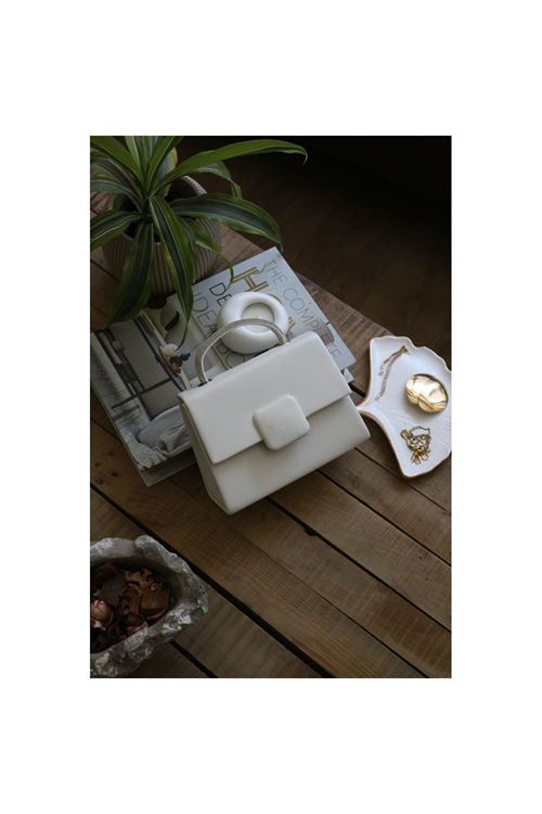 Beyaz Kare Tokalı Taş Tutma Saplı El Çantası