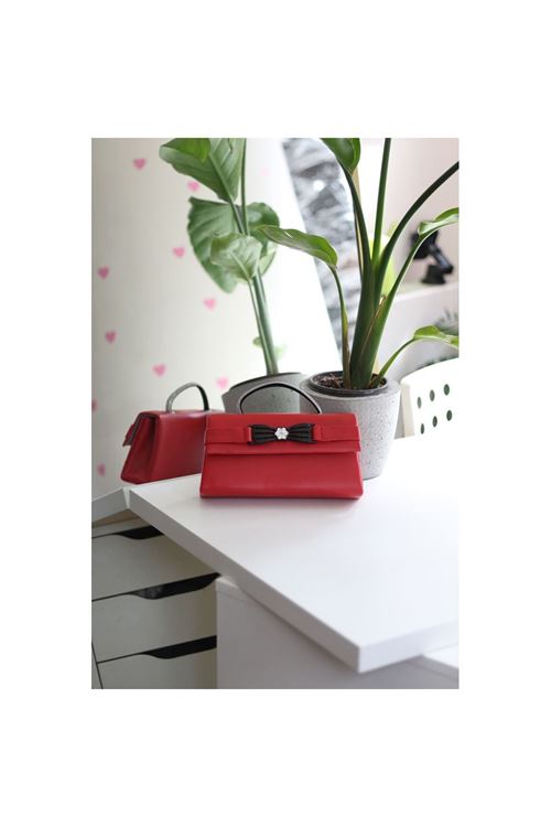 Kırmızı Çiçek Aksesuarlı Tutma Saplı Abiye El Çantası