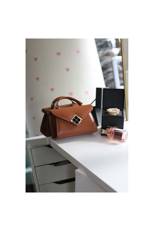 Taba Mat Doku Kare Gold Aksesuar Detaylı El Çantası