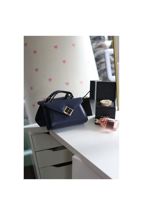 Lacivert Mat Doku Kare Gold Aksesuar Detaylı El Çantası