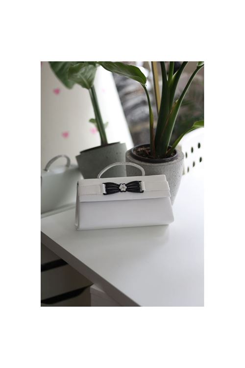 Beyaz Çiçek Aksesuarlı Tutma Saplı Abiye El Çantası