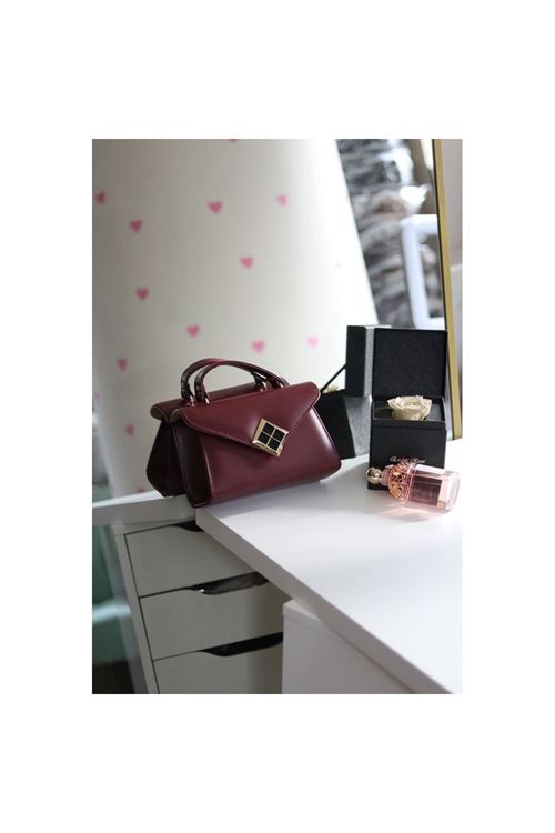 Bordo Mat Doku Kare Gold Aksesuar Detaylı El Çantası