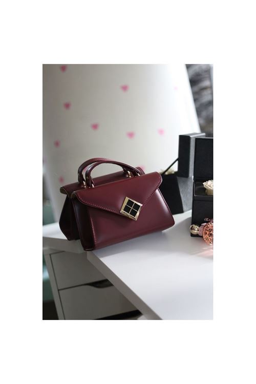 Bordo Mat Doku Kare Gold Aksesuar Detaylı El Çantası