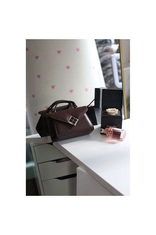 Acı Kahve Mat Doku Kare Gold Aksesuar Detaylı El Çantası