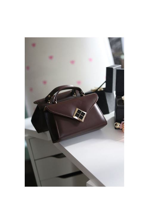 Acı Kahve Mat Doku Kare Gold Aksesuar Detaylı El Çantası