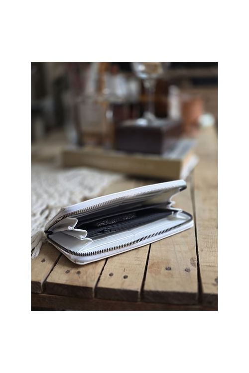 Beyaz Dokulu Slim Kartlık Detaylı Cüzdan