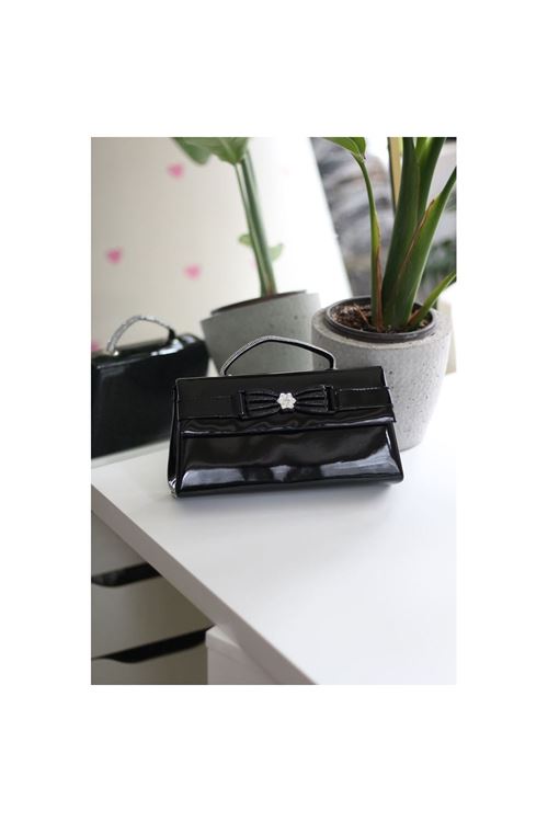 Siyah Rugan Çiçek Aksesuarlı Tutma Saplı Abiye El Çantası