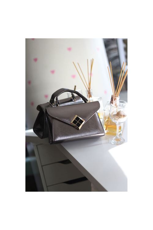 Kadın Platin Parlak Dokulu Siyah Kare Gold Aksesuar Detaylı Abiye Çanta