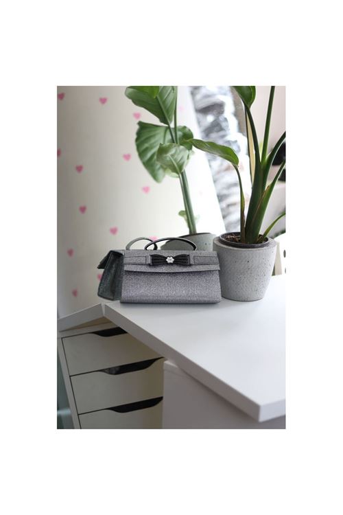 Platin Simli Çiçek Aksesuarlı Tutma Saplı Abiye El Çantası