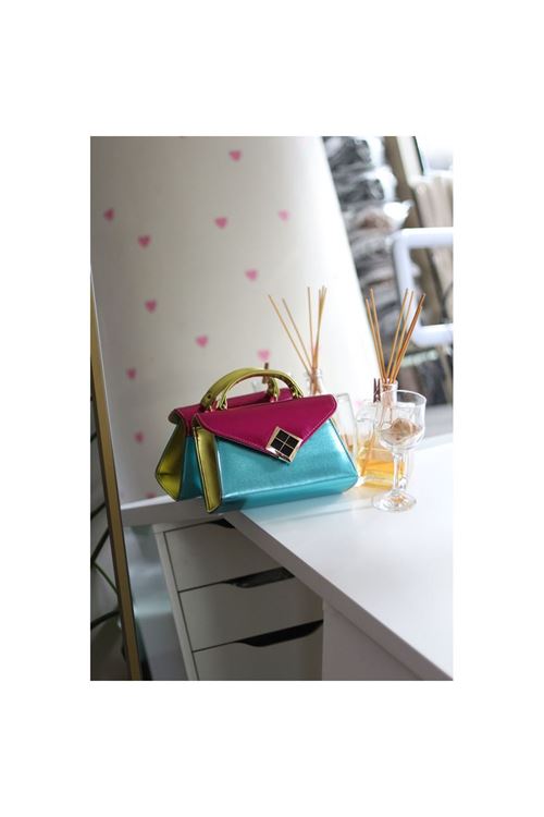 Kadın 3 Renkli Parlak Dokulu Siyah Kare Gold Aksesuar Detaylı Abiye Çanta