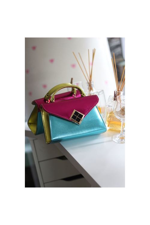 Kadın 3 Renkli Parlak Dokulu Siyah Kare Gold Aksesuar Detaylı Abiye Çanta