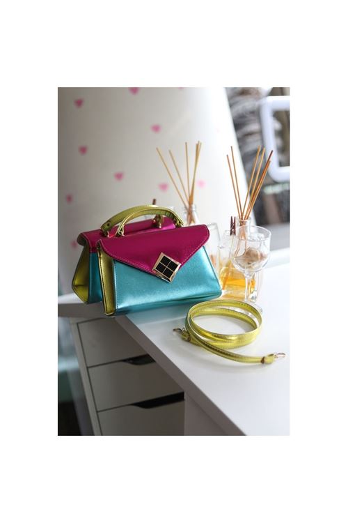 Kadın 3 Renkli Parlak Dokulu Siyah Kare Gold Aksesuar Detaylı Abiye Çanta