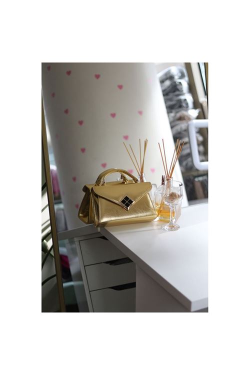 Kadın Gold Parlak Dokulu Siyah Kare Gold Aksesuar Detaylı Abiye Çanta