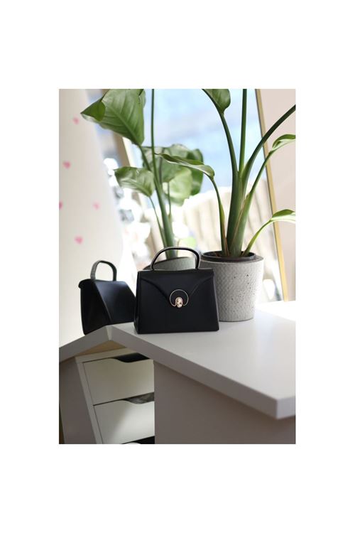 Siyah Mat Oval Gold Aksesuarlı Taşlı Tutma Kulplu Abiye El Çantası