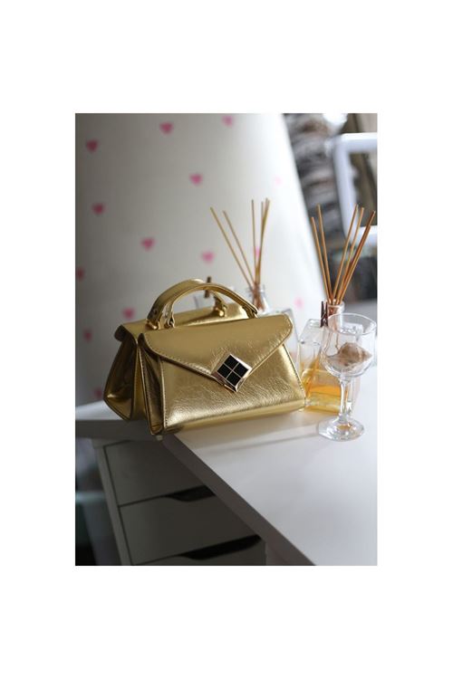 Kadın Gold Parlak Dokulu Siyah Kare Gold Aksesuar Detaylı Abiye Çanta