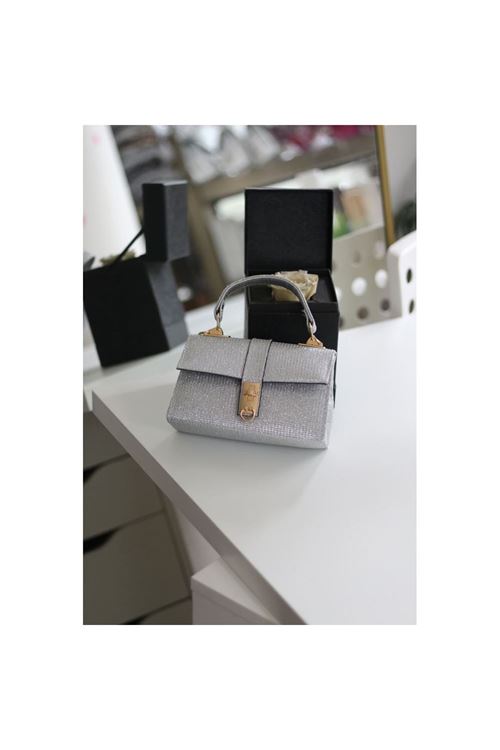 Silver Simli Toka Detaylı Zincirli El Omuz Çantası