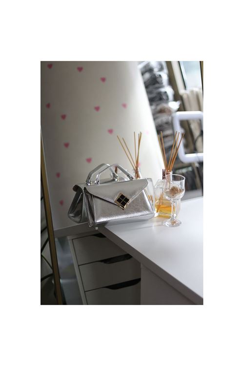 Kadın Silver Parlak Dokulu Siyah Kare Gold Aksesuar Detaylı Abiye Çanta