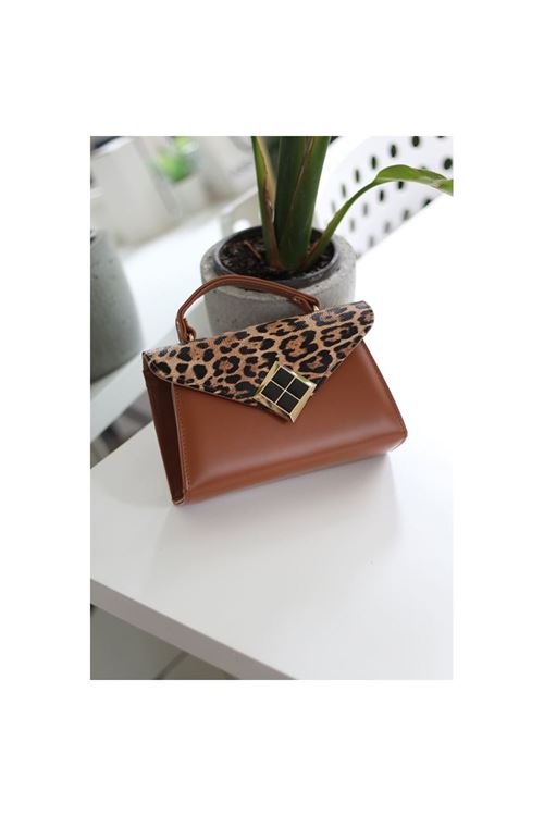Taba Leopar Kapak Detaylı Kare Gold Aksesuarlı El Çantası