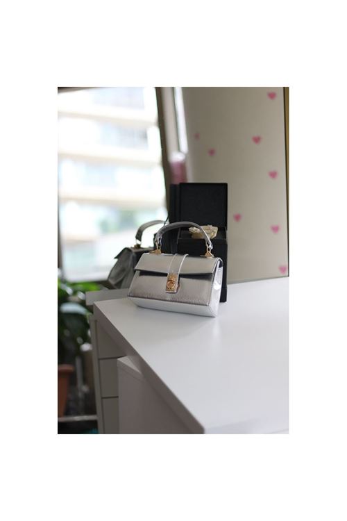 Silver Parlak Toka Detaylı Zincirli El Omuz Çantası