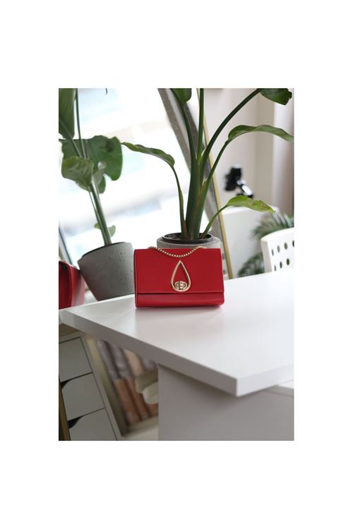 Kadın Kırmızı Damla Aksesuarlı Omuz Çantası