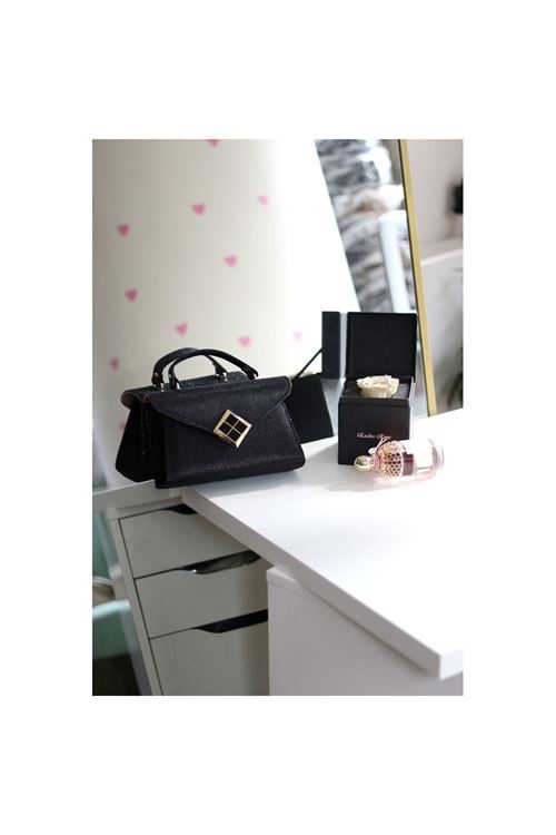 Siyah Simli Kare Gold Aksesuar Detaylı Abiye Çanta