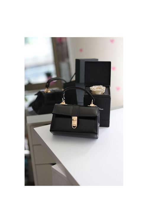 Siyah Parlak Toka Detaylı Zincirli El Omuz Çantası