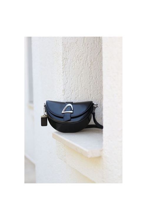 Kadın Siyah V Toka Detaylı Askılı Omuz Çantası