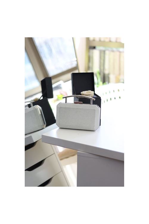 Kadın Beyaz Metal Tutma Sap Detaylı Çizgi Doku Abiye Çanta