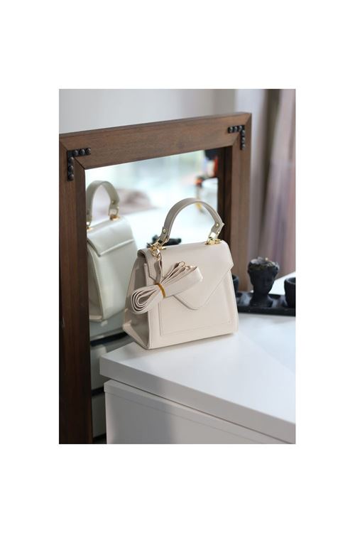 Kadın Krem Kapak Detaylı Askılı Omuz Çantası