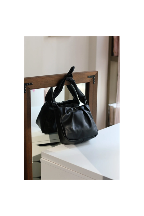 Kadın Siyah Fiyonk Askılı Omuz Çantası