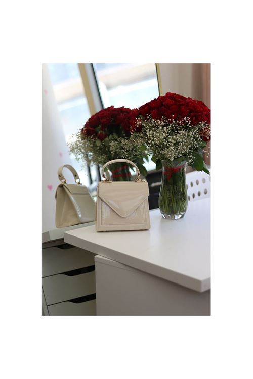 Kadın Krem Rugan Kapak Detaylı Askılı Omuz Çantası