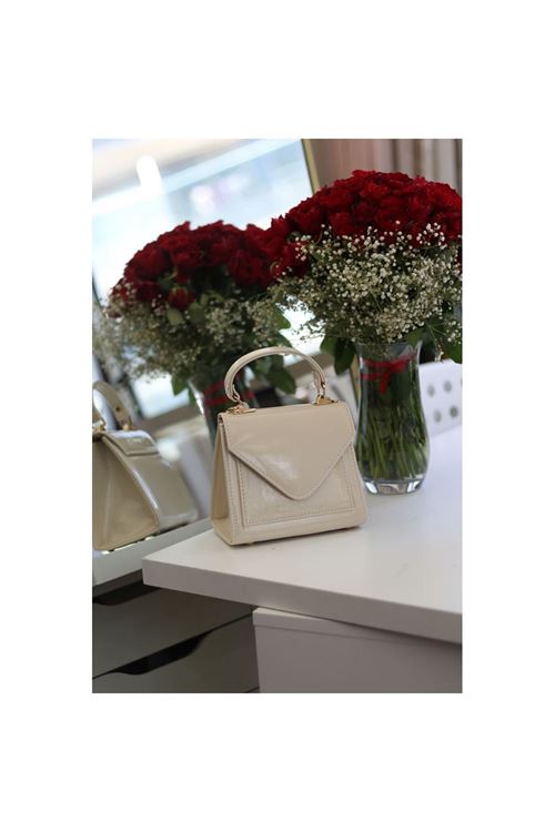 Kadın Krem Rugan Kapak Detaylı Askılı Omuz Çantası