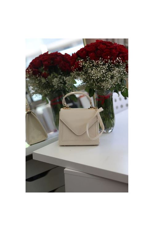 Kadın Krem Rugan Kapak Detaylı Askılı Omuz Çantası