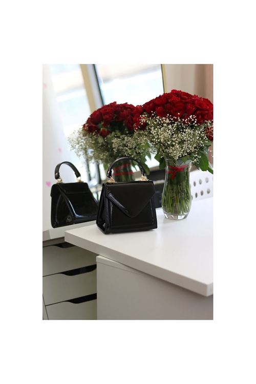 Kadın Siyah Rugan Kapak Detaylı Askılı Omuz Çantası