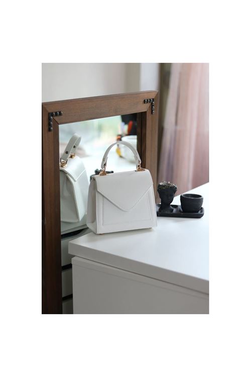 Kadın Beyaz Kapak Detaylı Askılı Omuz Çantası