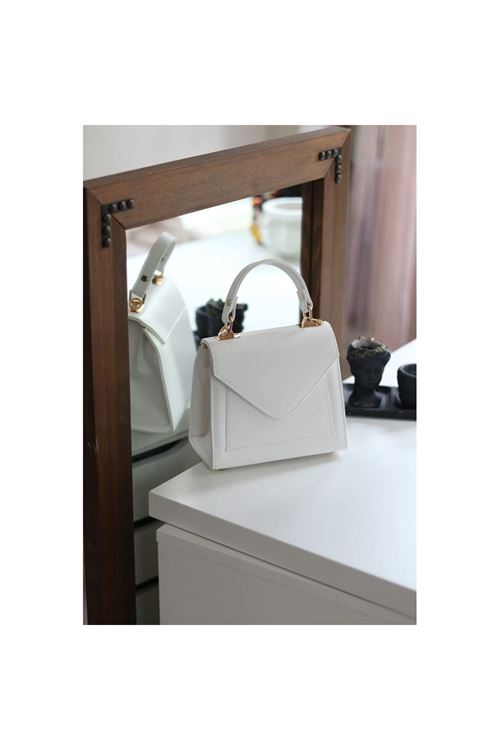 Kadın Beyaz Kapak Detaylı Askılı Omuz Çantası