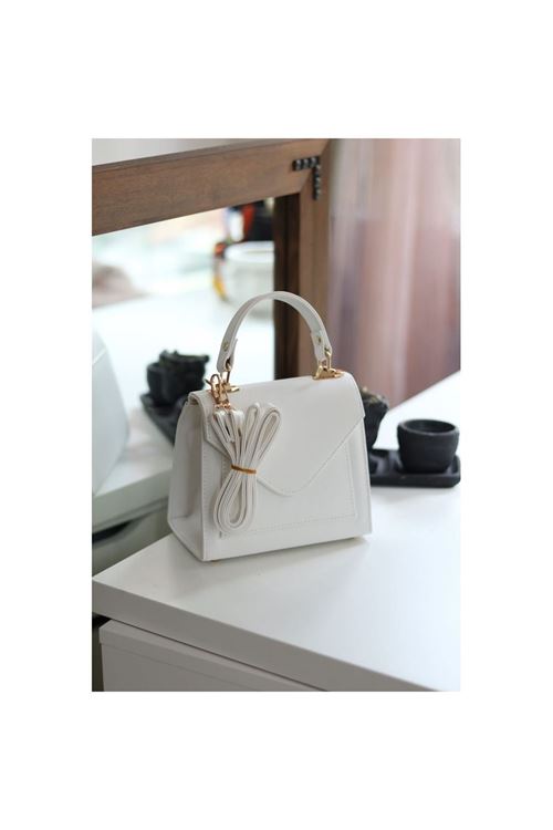 Kadın Beyaz Kapak Detaylı Askılı Omuz Çantası