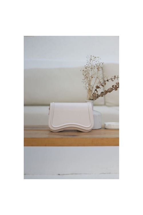 Kadın Krem Dalga Desen Kapaklı Kumaş Askılı Omuz Çantası