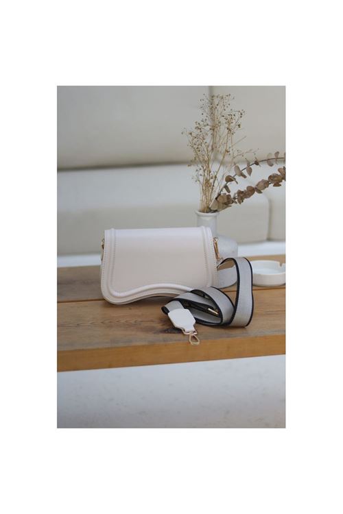 Kadın Krem Dalga Desen Kapaklı Kumaş Askılı Omuz Çantası