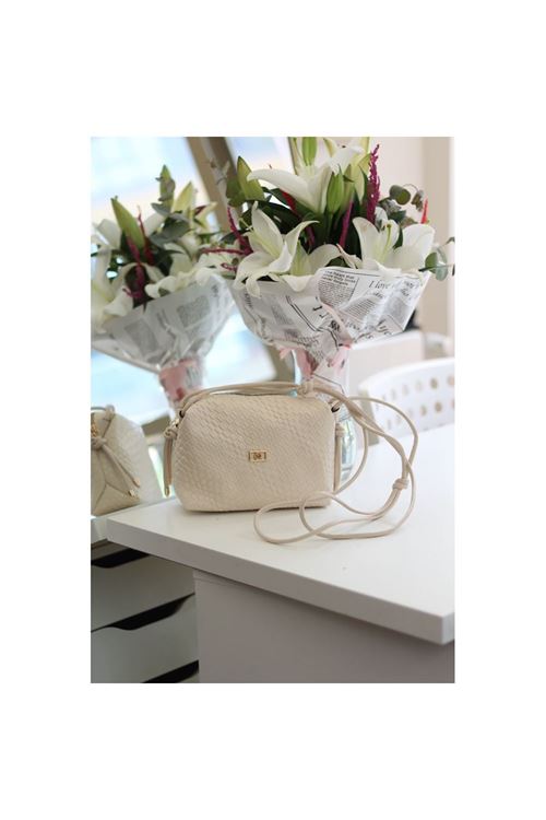 Kadın Krem Baklava Desenli İnce Düğüm Askılı Omuz Çantası