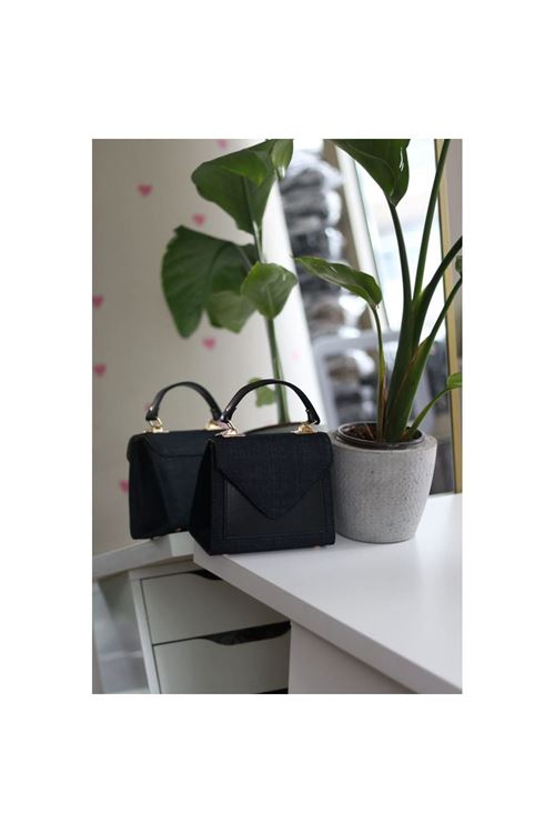 Mat Siyah Kot Detaylı Tutmalı El Omuz Çantası