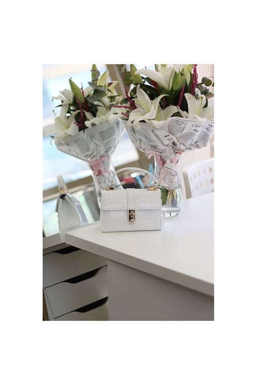 Kadın Beyaz Rugan Toka Detaylı Zincirli El Omuz Çantası