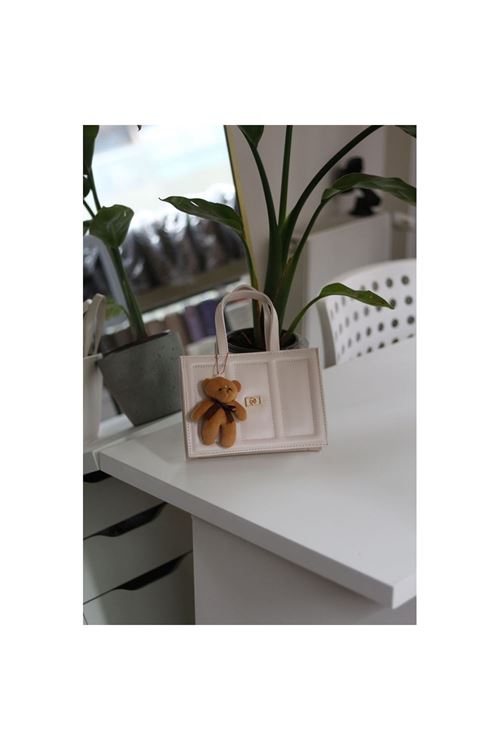 Kadın Krem Çizgi Detaylı Ayıcık Maskotlu El Omuz Çantası